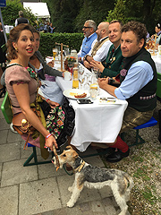 Designerin Lola Paltinger mit Mann Andi Meister beim Kocherlball 2016 (©Foto: Martin Schmitz)